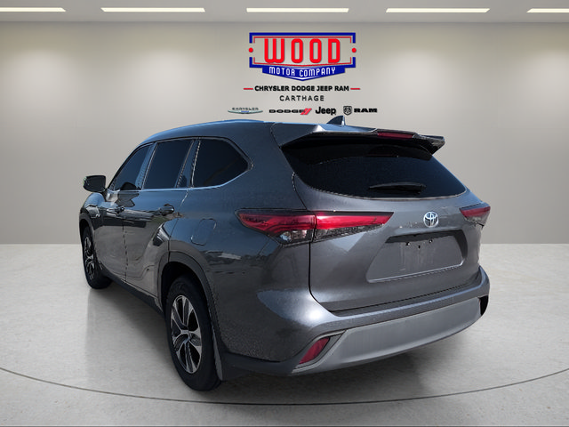 Used 2021 Toyota Highlander XLE AWD/4WD image 8