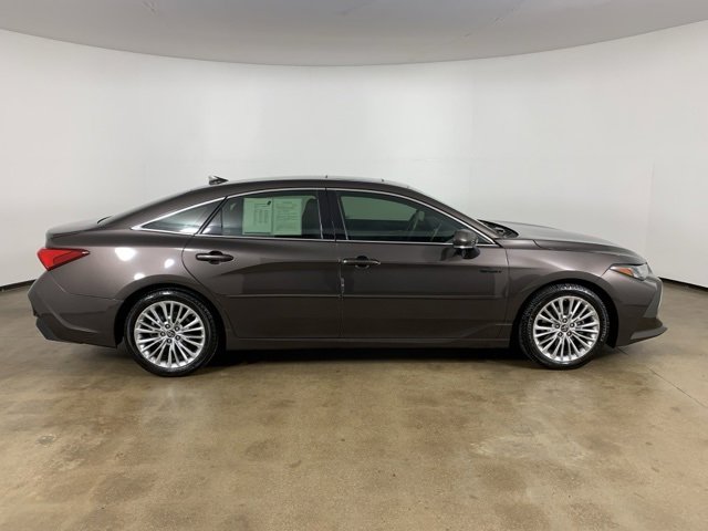 Used 2019 Toyota Avalon Limited image 7