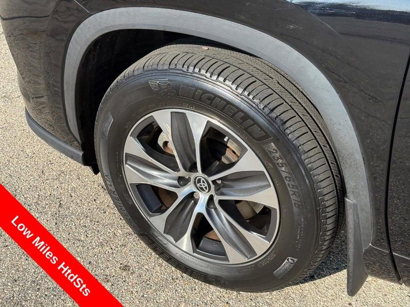 Used 2023 Toyota Highlander XLE AWD/4WD image 10