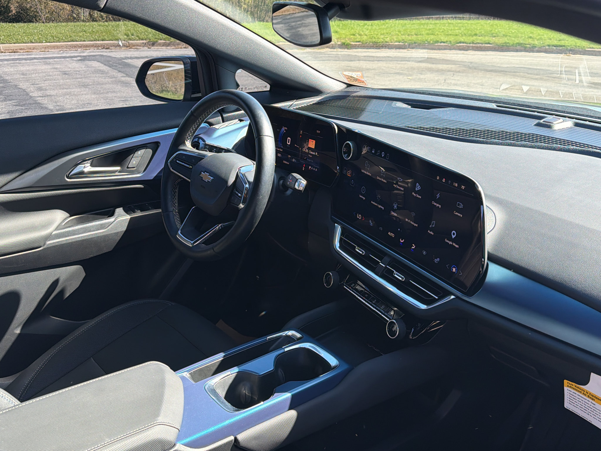 Used 2025 Chevrolet Equinox EV LT w/ LPO, Blackout Package FWD image 26