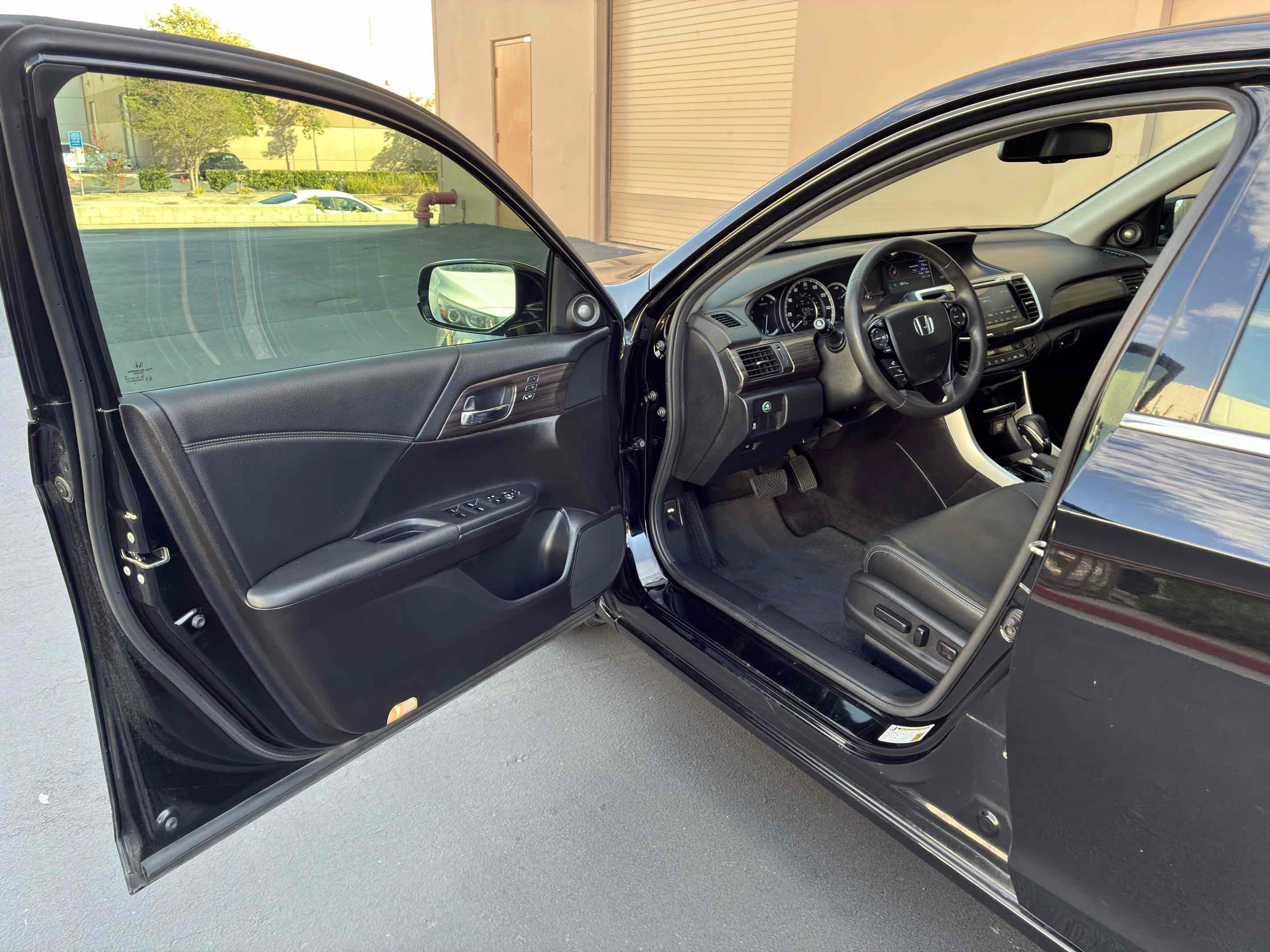 Used 2017 Honda Accord EX-L image 36