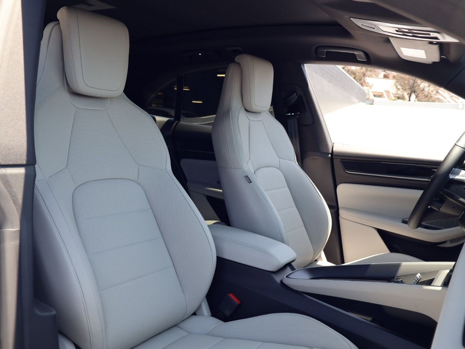 New 2026 Porsche Macan Turbo Electric RWD image 23