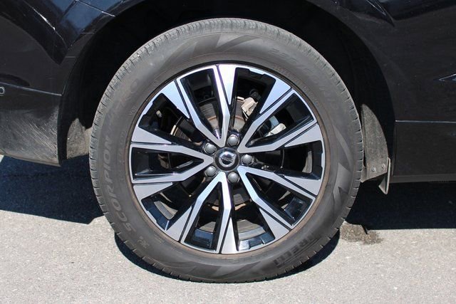 Used 2025 Volvo XC60 B5 Plus image 37