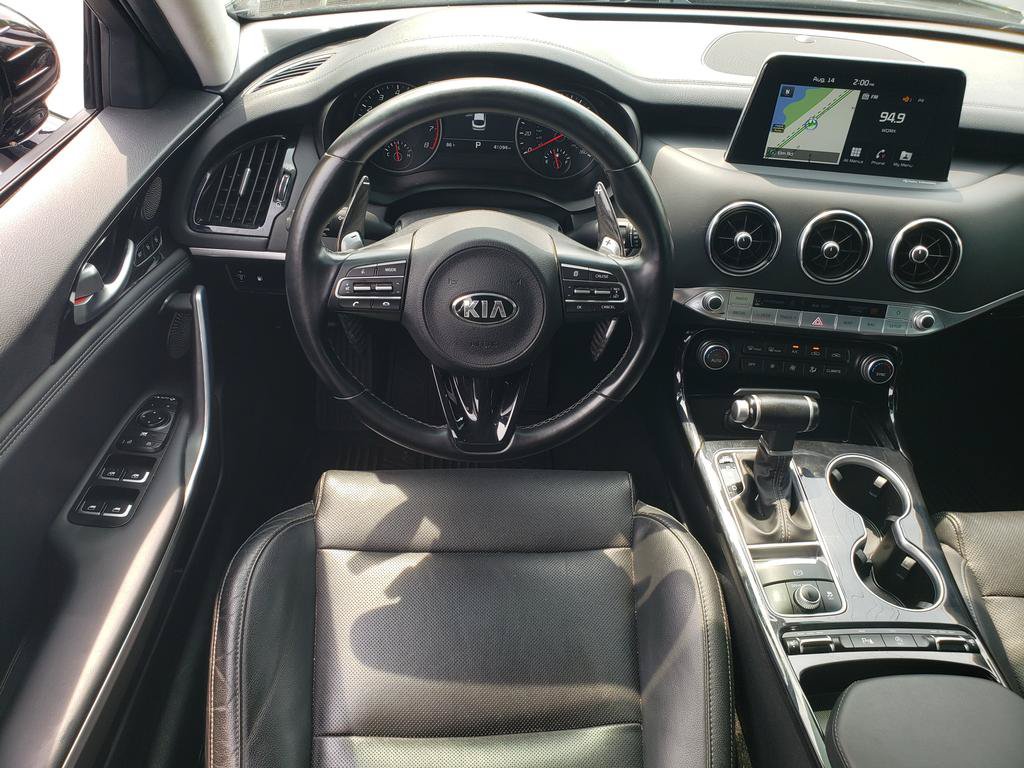 Used 2018 Kia Stinger Premium RWD image 16