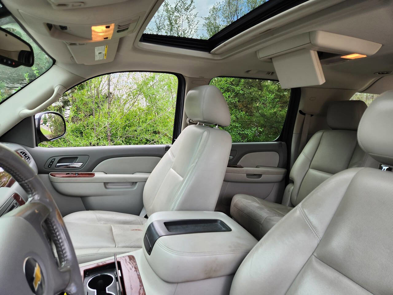 Used 2011 Chevrolet Suburban LTZ AWD/4WD image 20