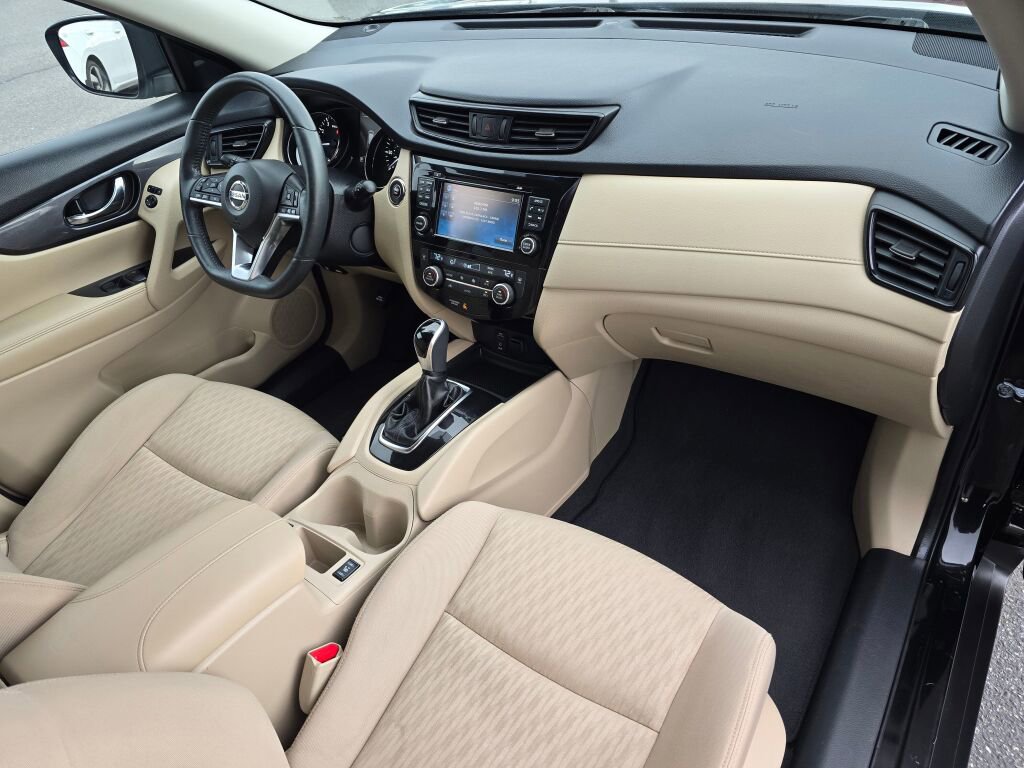Used 2017 Nissan Rogue SV w/ SV Premium Package FWD image 16
