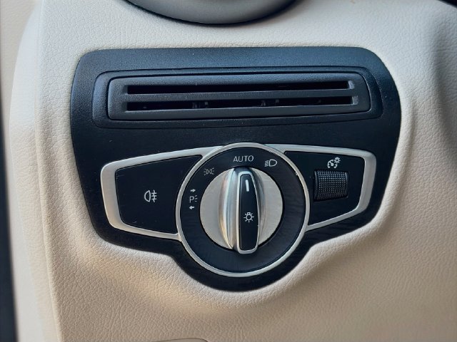 Used 2022 Mercedes-Benz GLC 300 4MATIC image 9