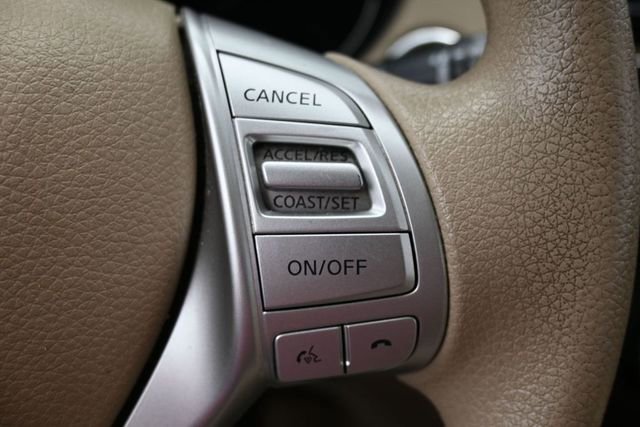 Used 2015 Nissan Rogue SV AWD/4WD image 16
