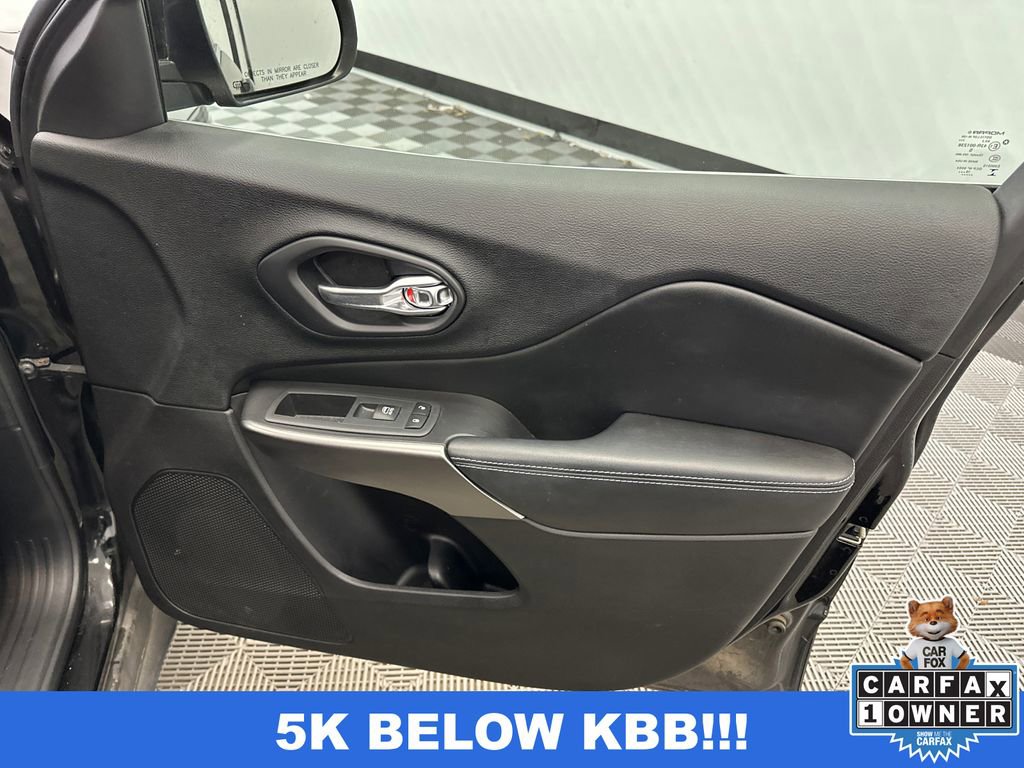 Used 2020 Jeep Cherokee Latitude Plus image 15