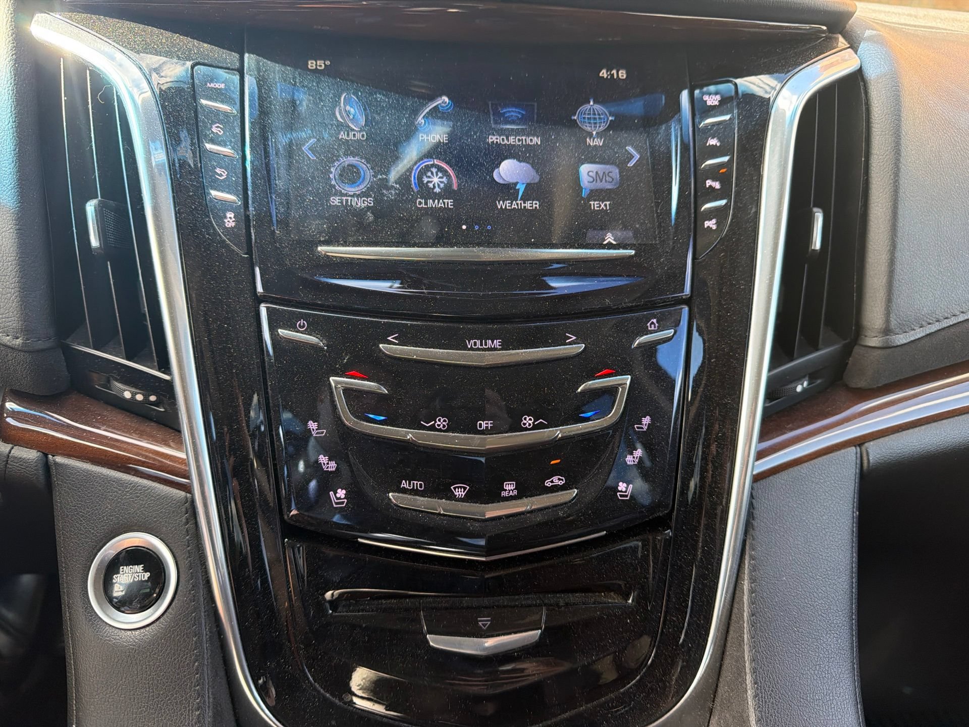 Used 2020 Cadillac Escalade Luxury AWD/4WD image 17