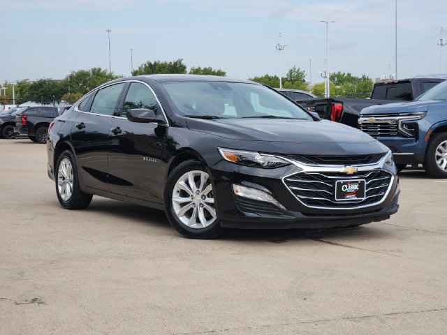 Used 2025 Chevrolet Malibu LT FWD image 2