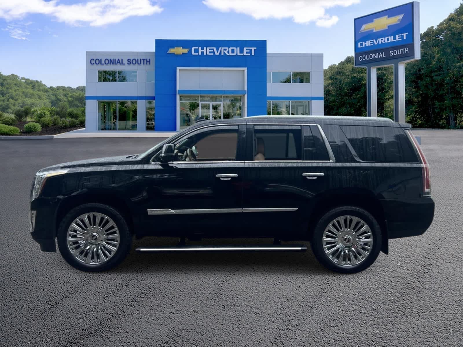 Used 2019 Cadillac Escalade Platinum AWD/4WD image 3