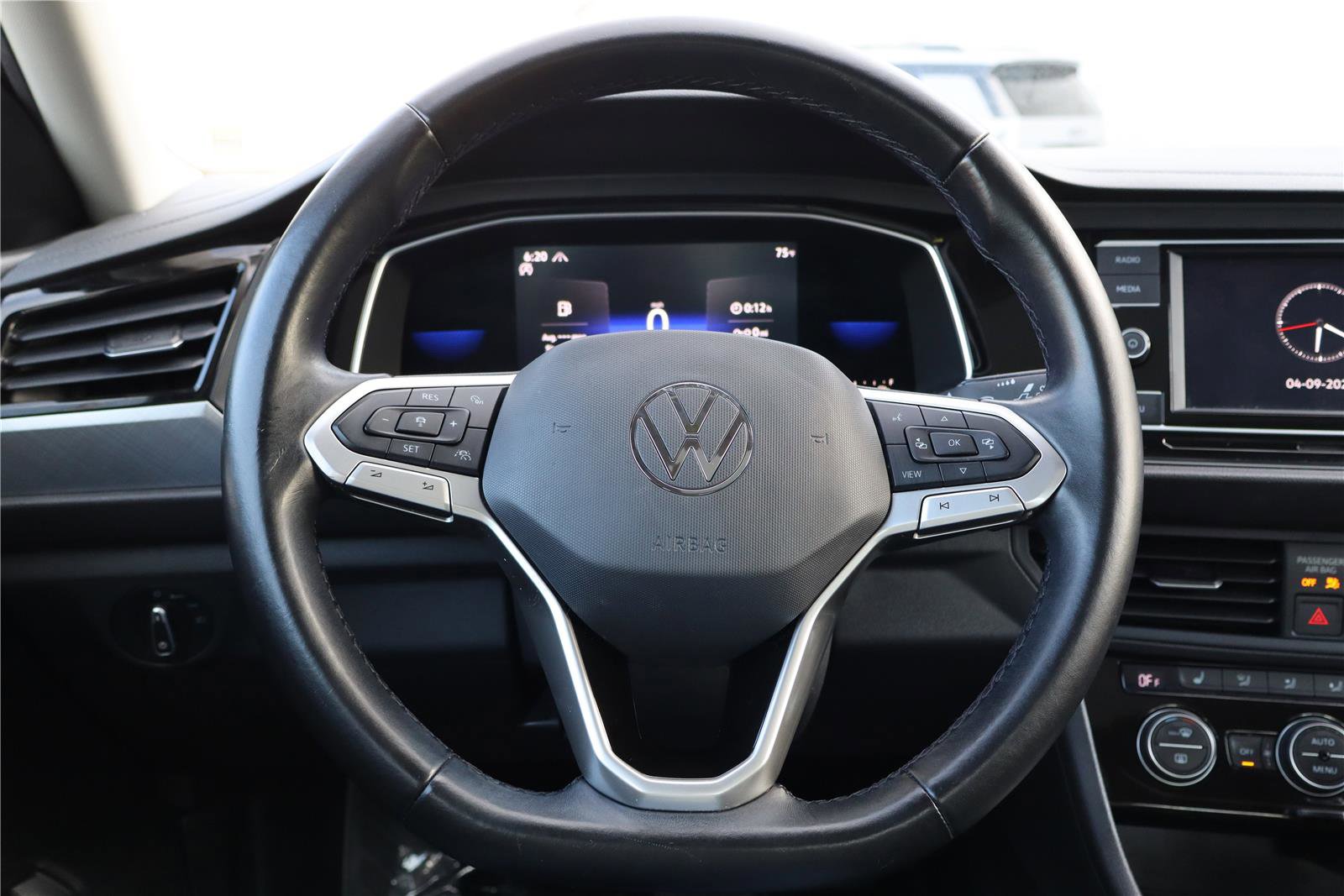 Used 2022 Volkswagen Jetta SE image 15