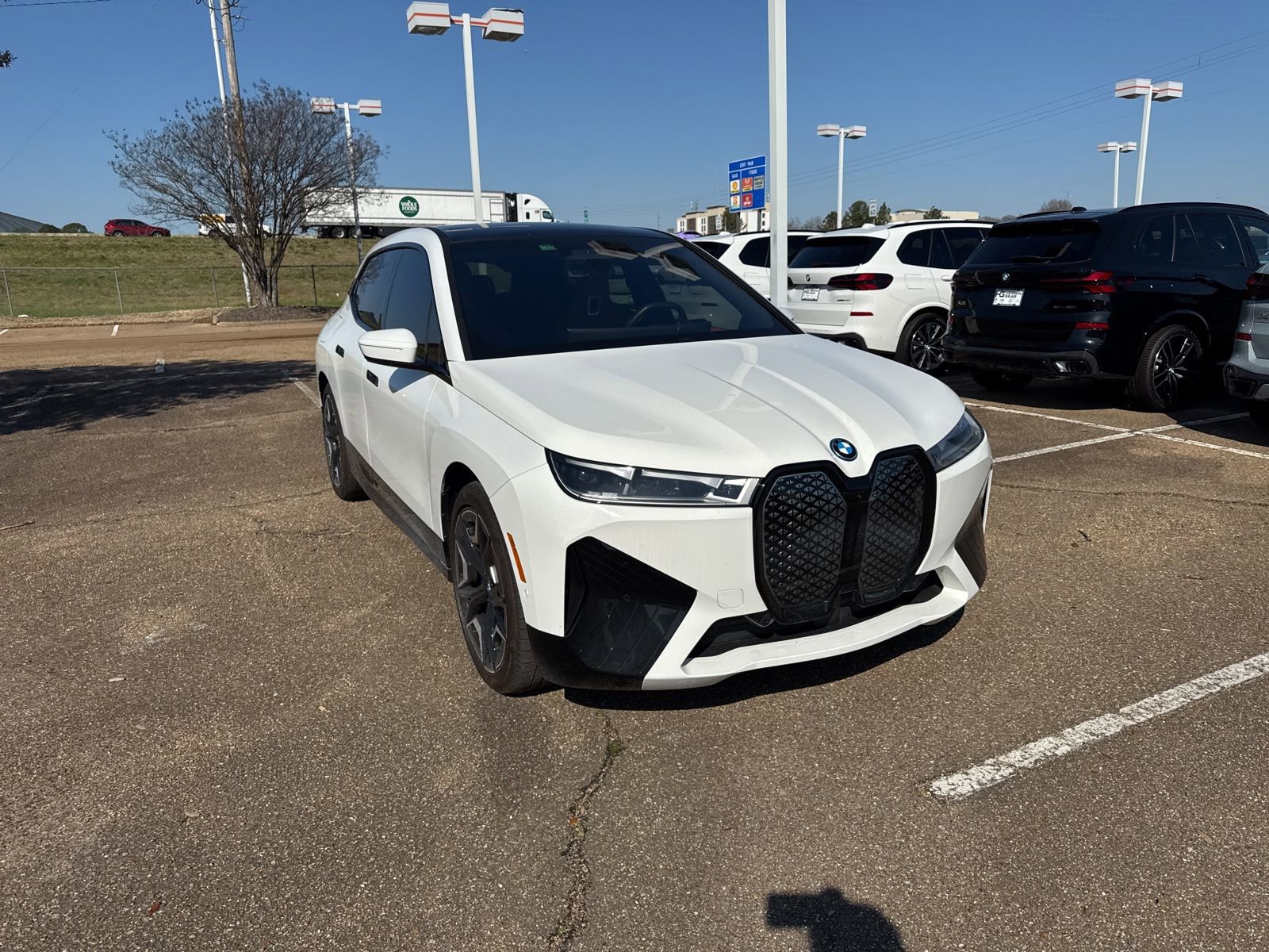 Used 2023 BMW iX xDrive50 w/ Premium Package image 3