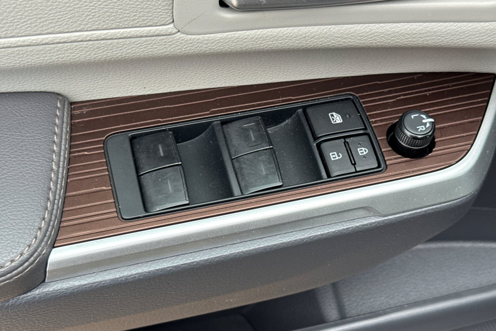 Certified 2024 Toyota Sienna XLE FWD image 14