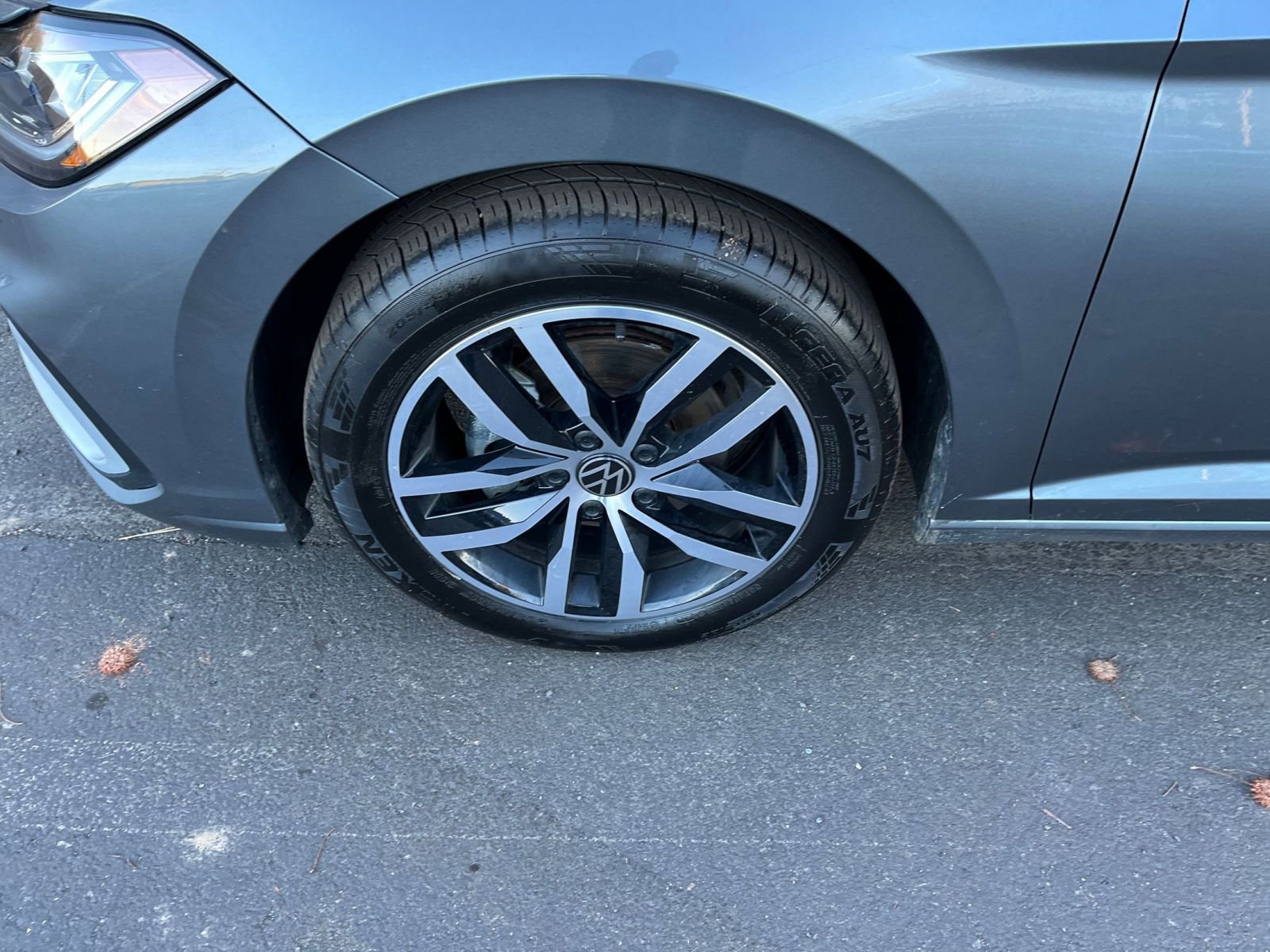 Used 2025 Volkswagen Jetta SE image 30