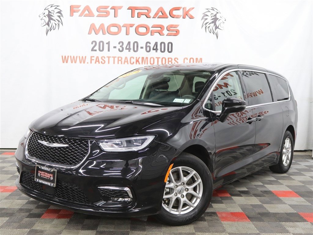Used 2024 Chrysler Pacifica Touring-L FWD image 1