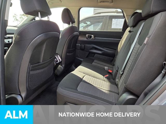 Used 2024 Kia Sorento LX image 4