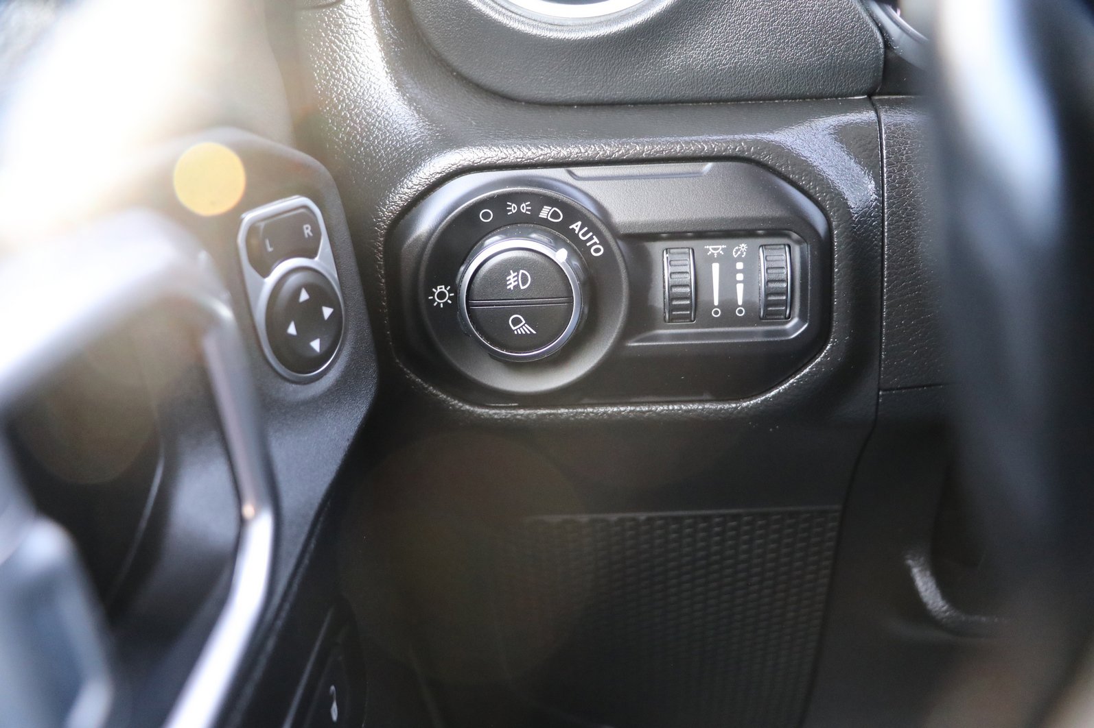 Used 2022 Jeep Gladiator Overland w/ Popular Equipment Package image 12