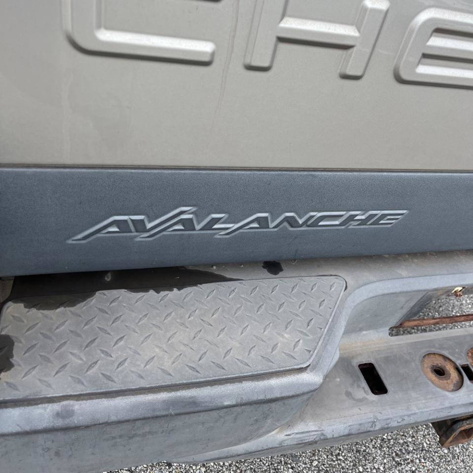Used 2003 Chevrolet Avalanche 4x4 w/ Suspension Package, Off-Road image 32