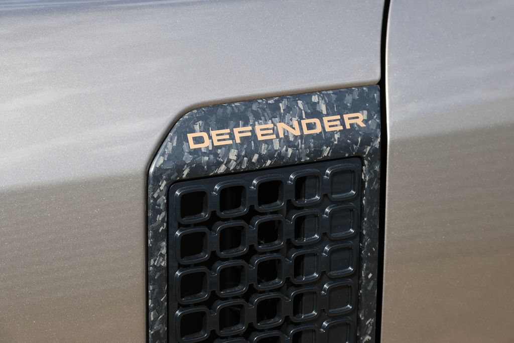 New 2026 Land Rover Defender 110 OCTA AWD/4WD image 9