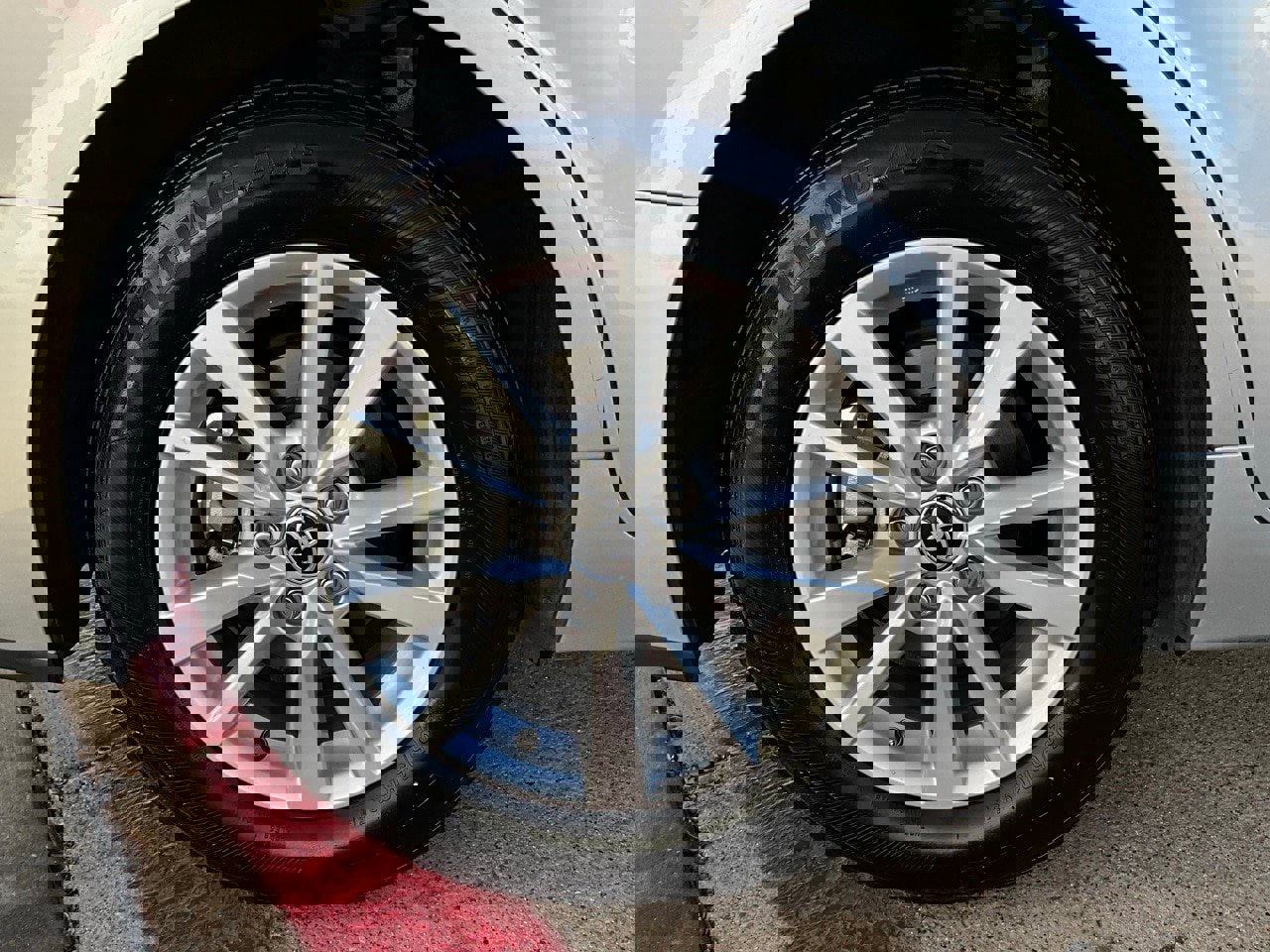 Used 2025 Toyota Camry LE image 9