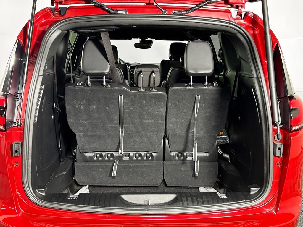 Used 2025 Chrysler Pacifica Select image 19