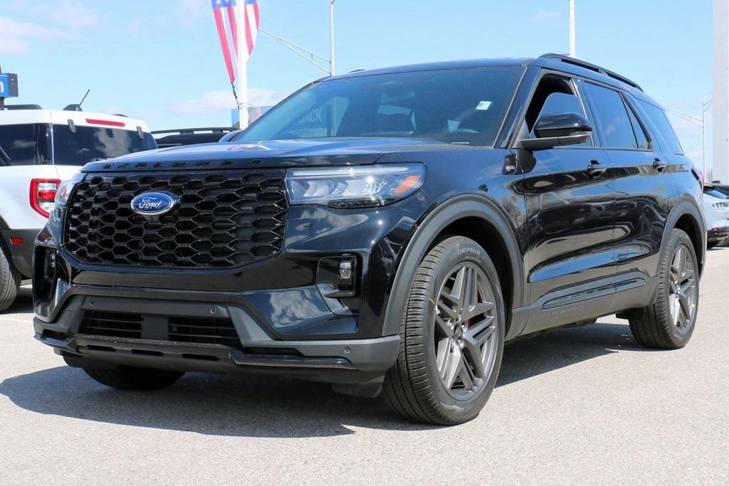 New 2026 Ford Explorer ST-Line w/ ST-Line Street Pack image 1