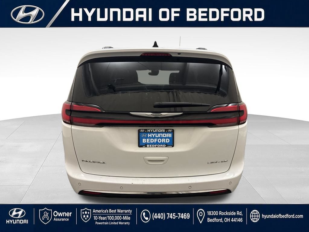 Used 2023 Chrysler Pacifica Limited FWD image 9