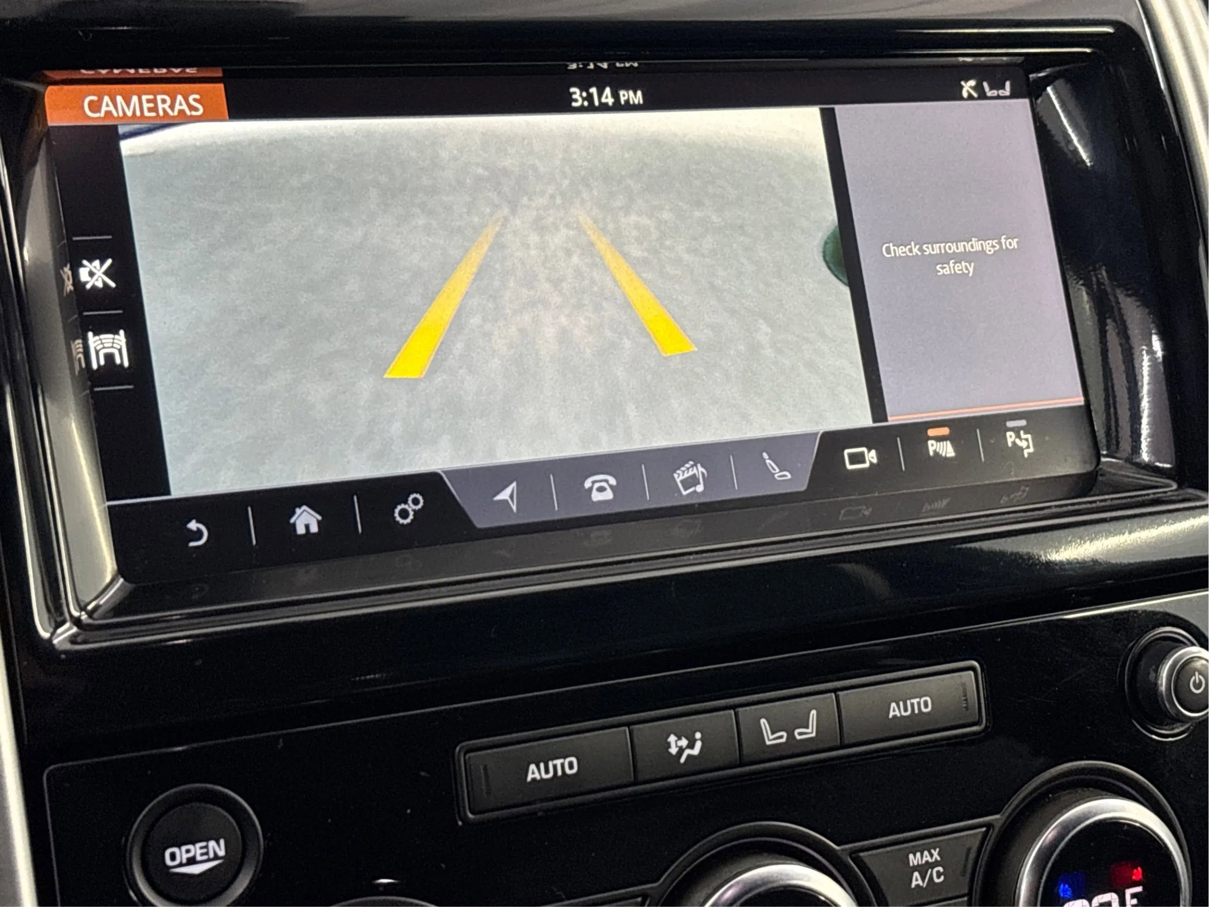 Used 2020 Land Rover Discovery HSE image 38