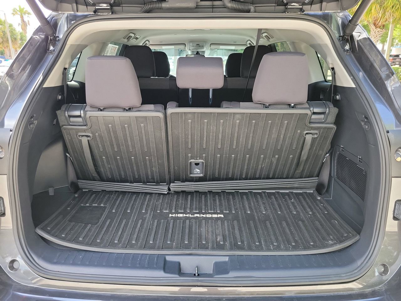 Used 2025 Toyota Highlander LE image 8