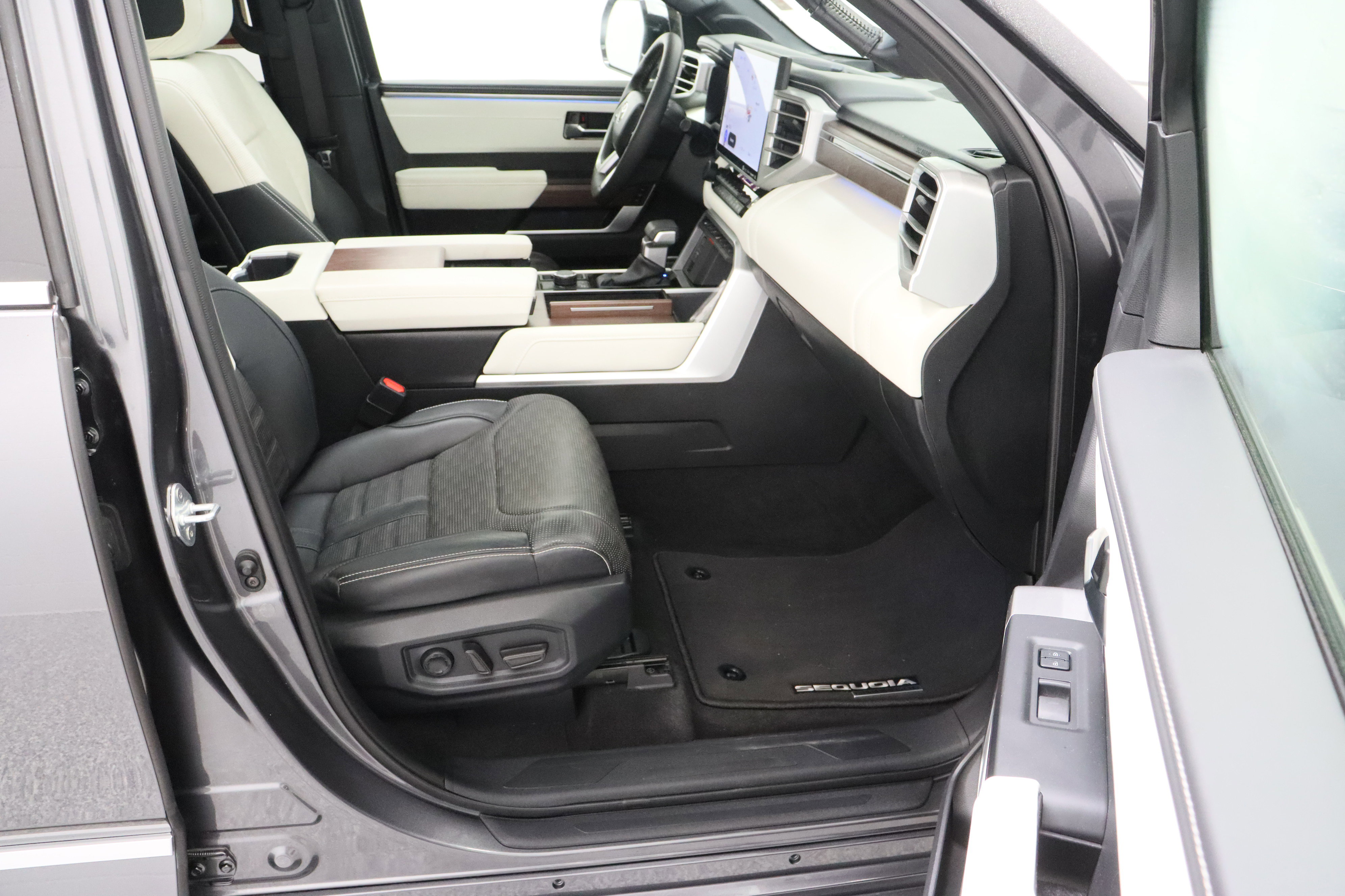 Used 2023 Toyota Sequoia Capstone image 44