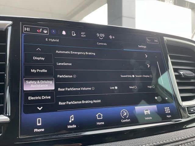 Used 2022 Chrysler Pacifica Touring-L image 24