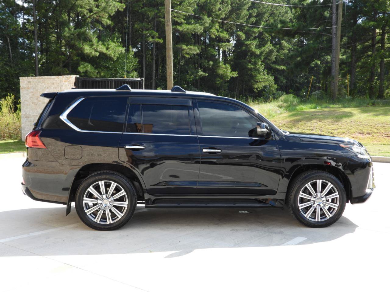 Used 2016 Lexus LX 570 4WD w/ 3rd Row & Luxury Pkg image 50