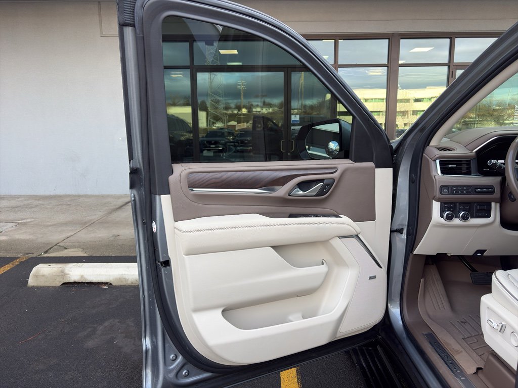 Used 2022 GMC Yukon Denali w/ Denali Premium Package image 11