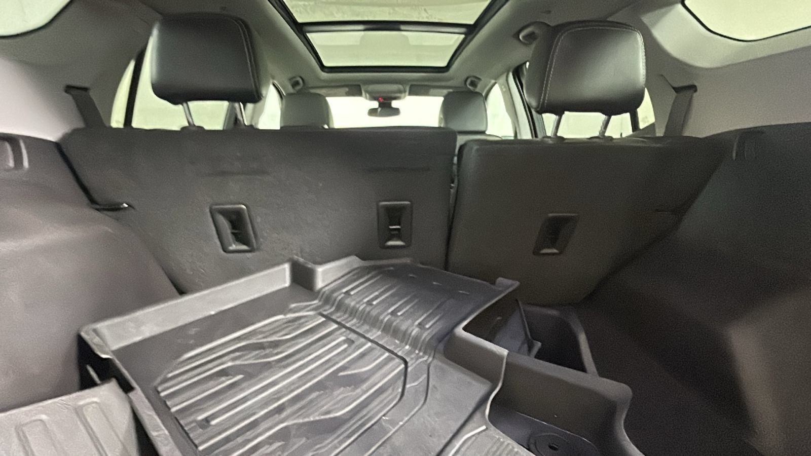 Used 2024 GMC Terrain SLT w/ Elevation Edition FWD image 32
