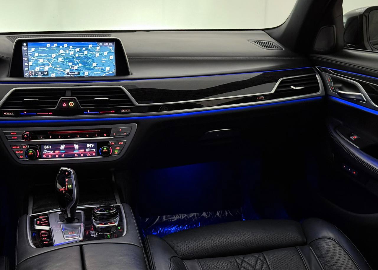 Used 2018 BMW 740e xDrive AWD/4WD image 31