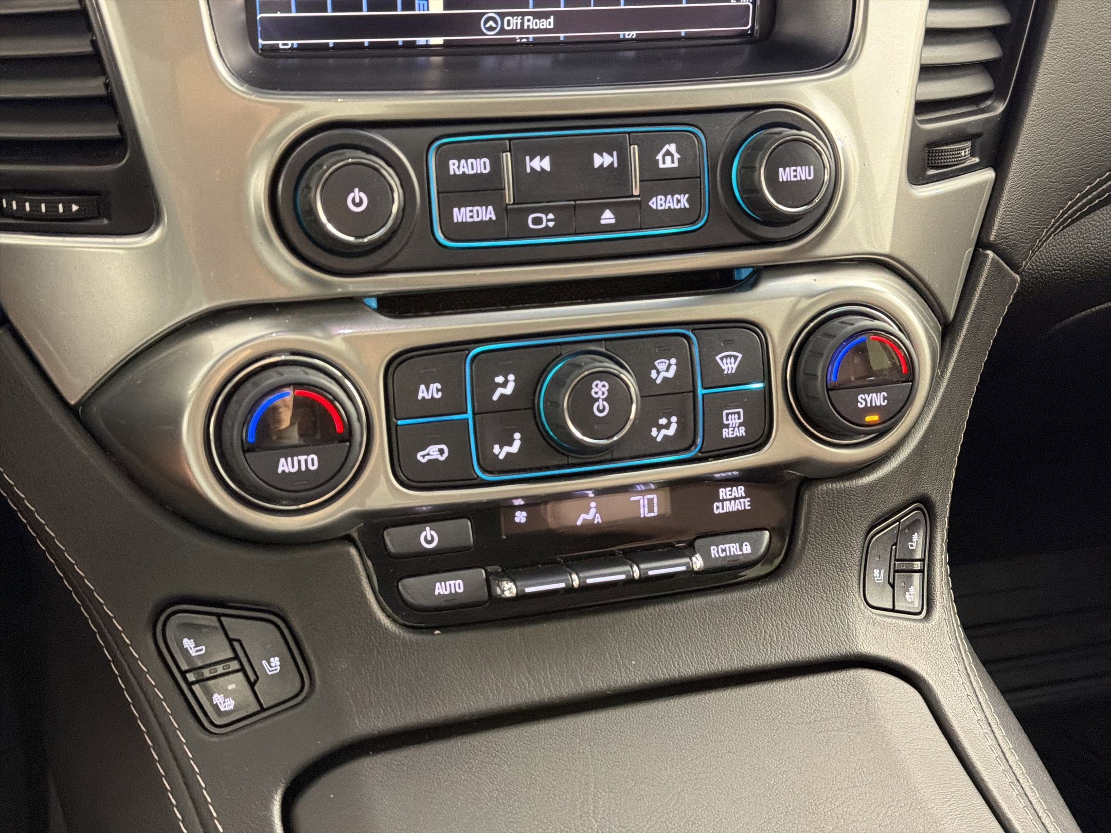 Used 2019 Chevrolet Suburban Premier w/ Premier Plus Edition AWD/4WD image 18