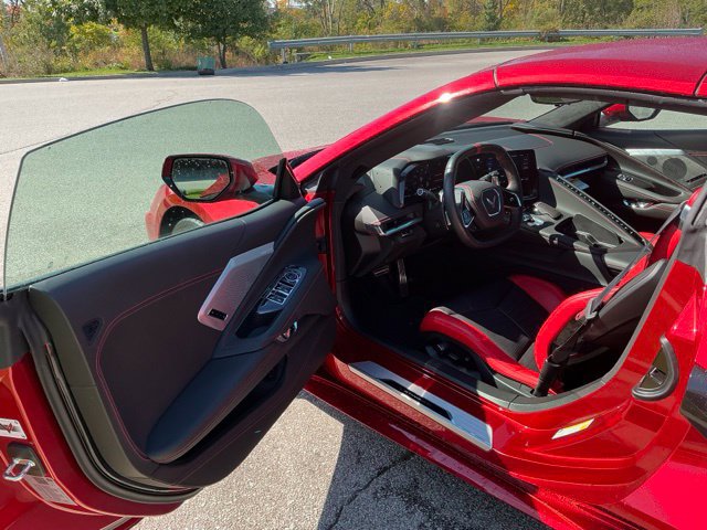 Used 2021 Chevrolet Corvette Stingray Premium Conv w/ Z51 Performance Package RWD image 15
