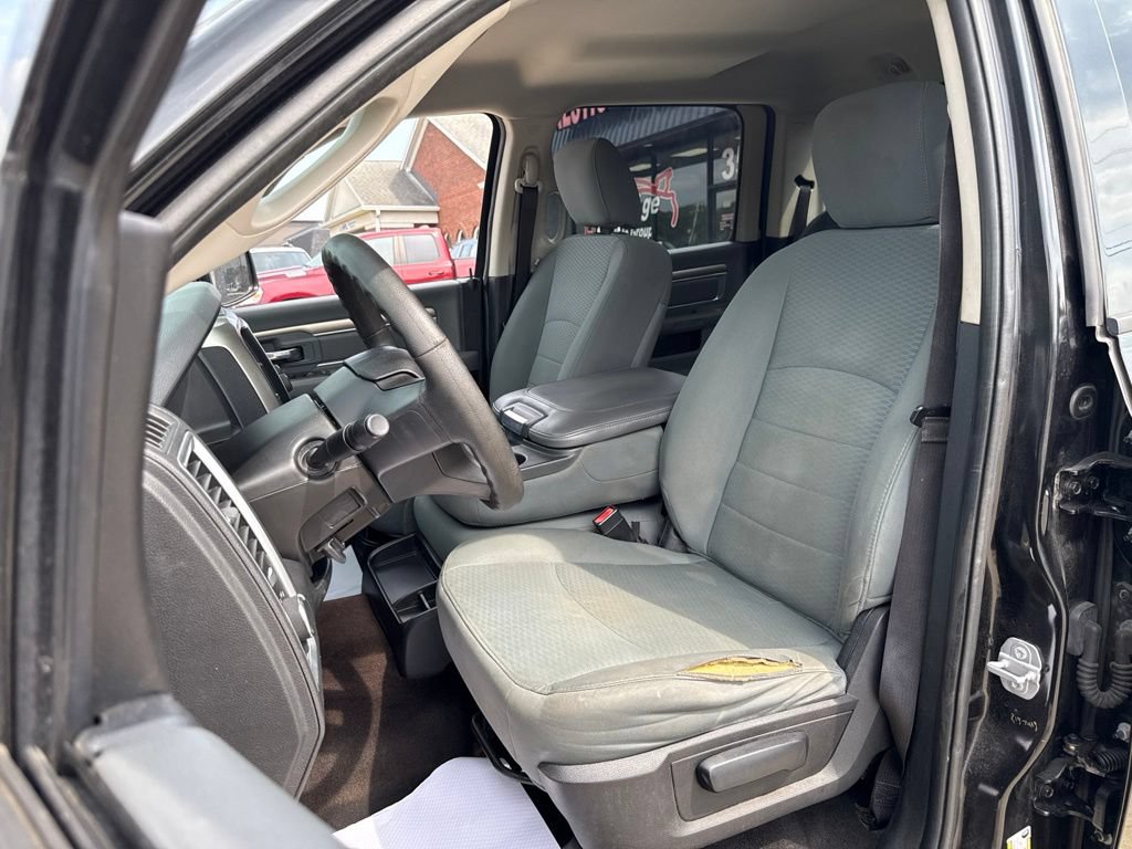 Used 2017 RAM 1500 Classic SLT AWD/4WD image 2