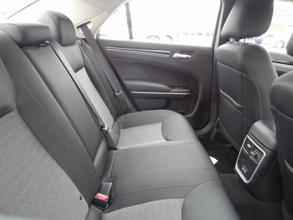 Used 2023 Chrysler 300 Touring image 4