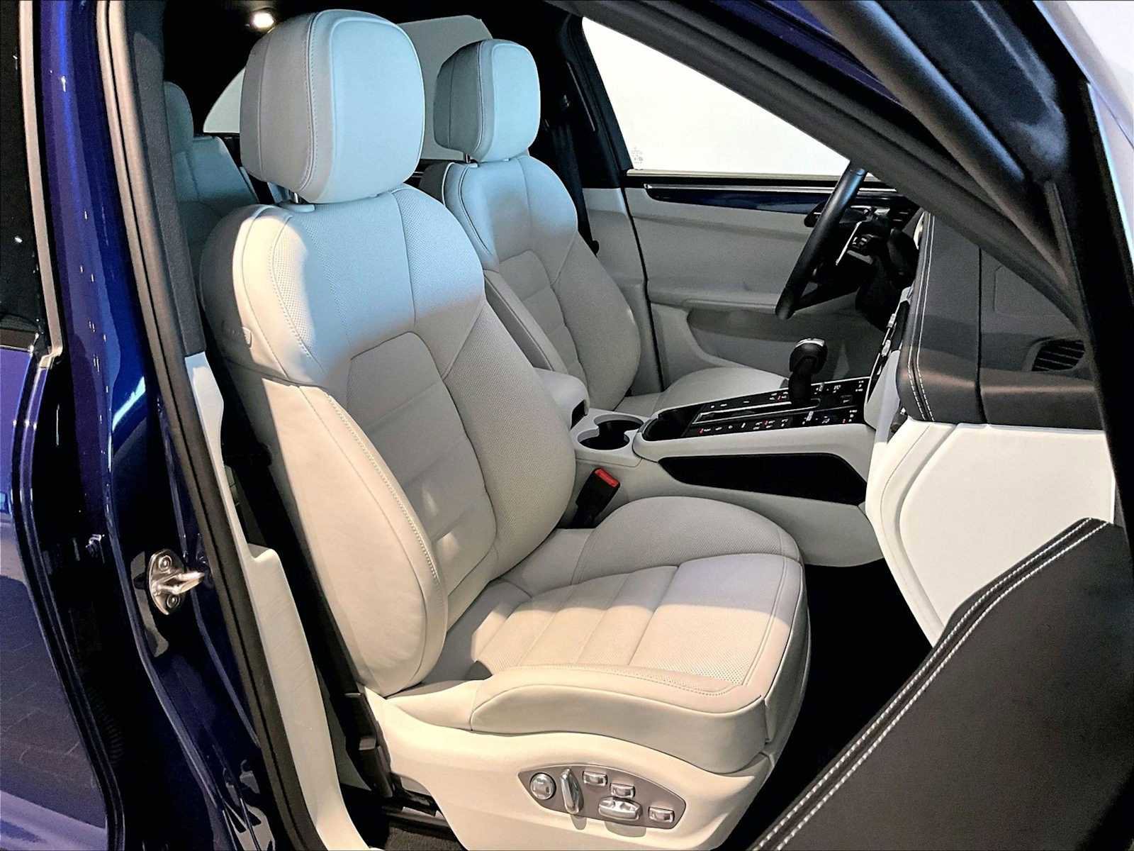 Used 2025 Porsche Macan Turbo image 22