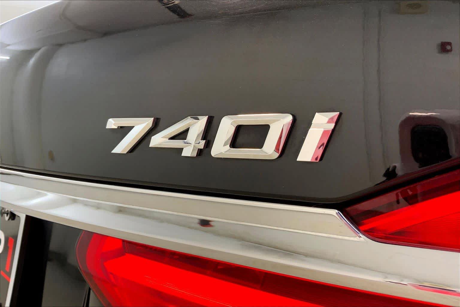 Used 2019 BMW 740i xDrive w/ M Sport Package AWD/4WD image 29