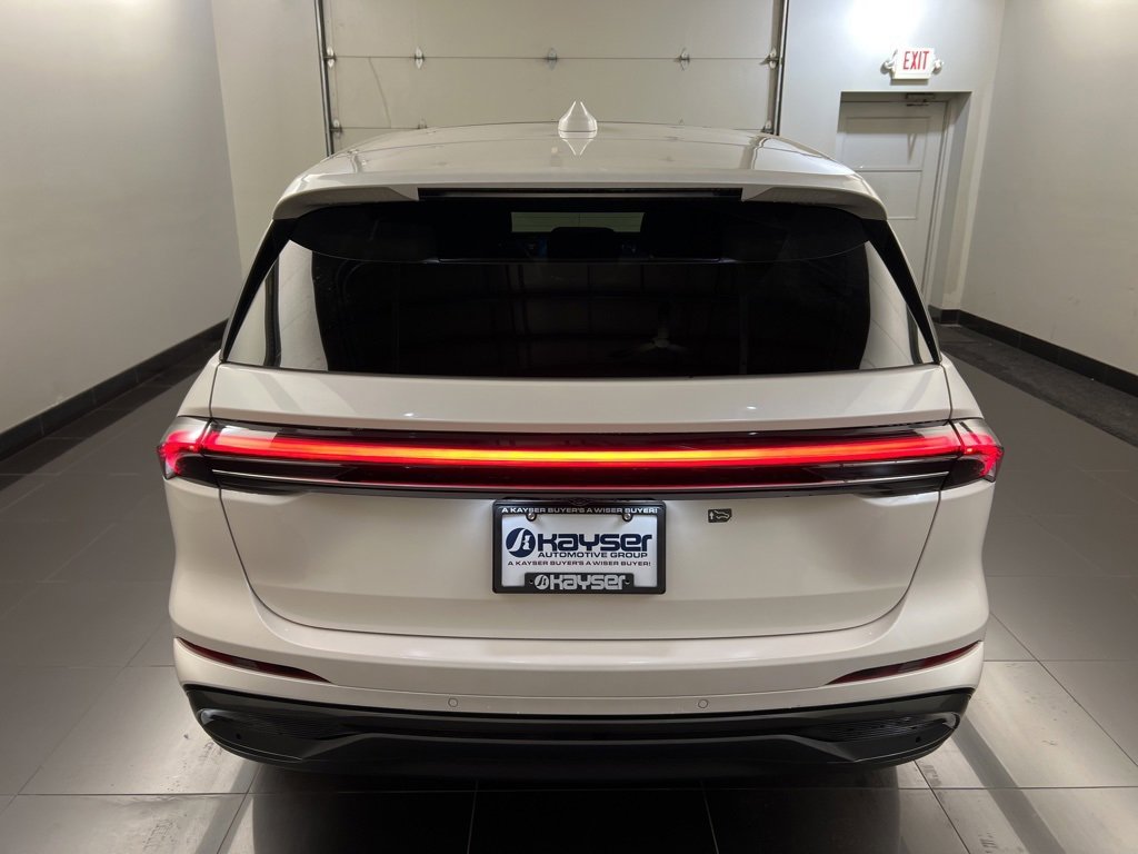 Used 2025 Lincoln Nautilus Premier w/ Equipment Group 102A image 5