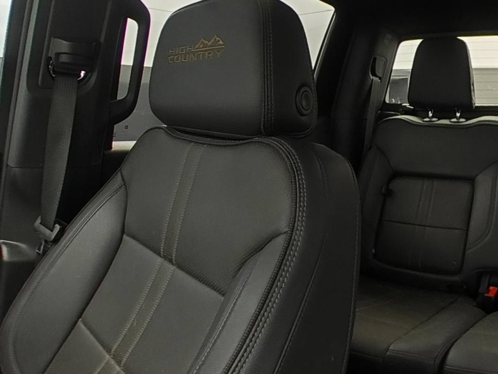 Certified 2025 Chevrolet Silverado 1500 High Country w/ Midnight Edition RWD image 9