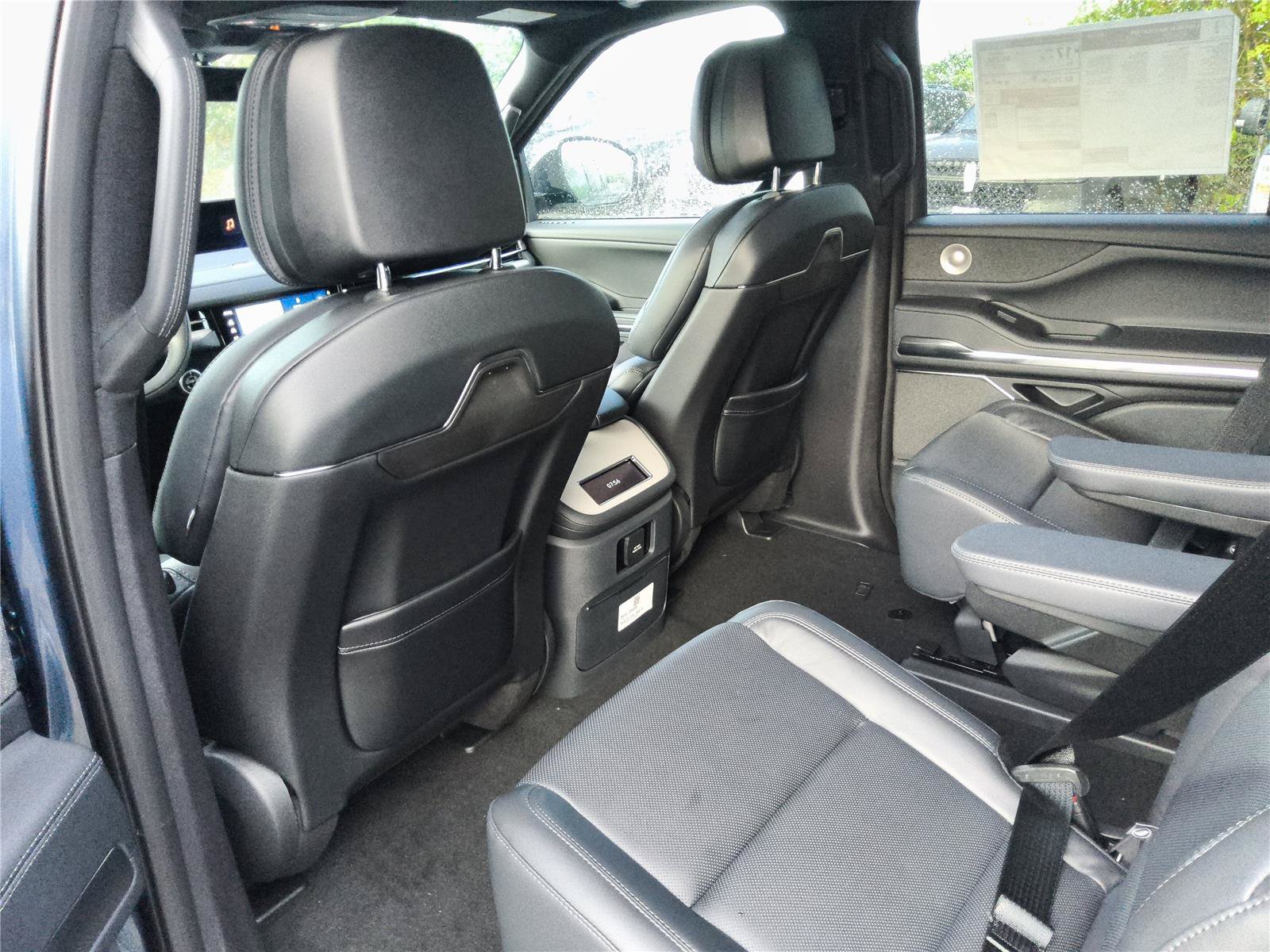 New 2027 Lincoln Navigator Reserve w/ Jet Appearance Package AWD/4WD image 22