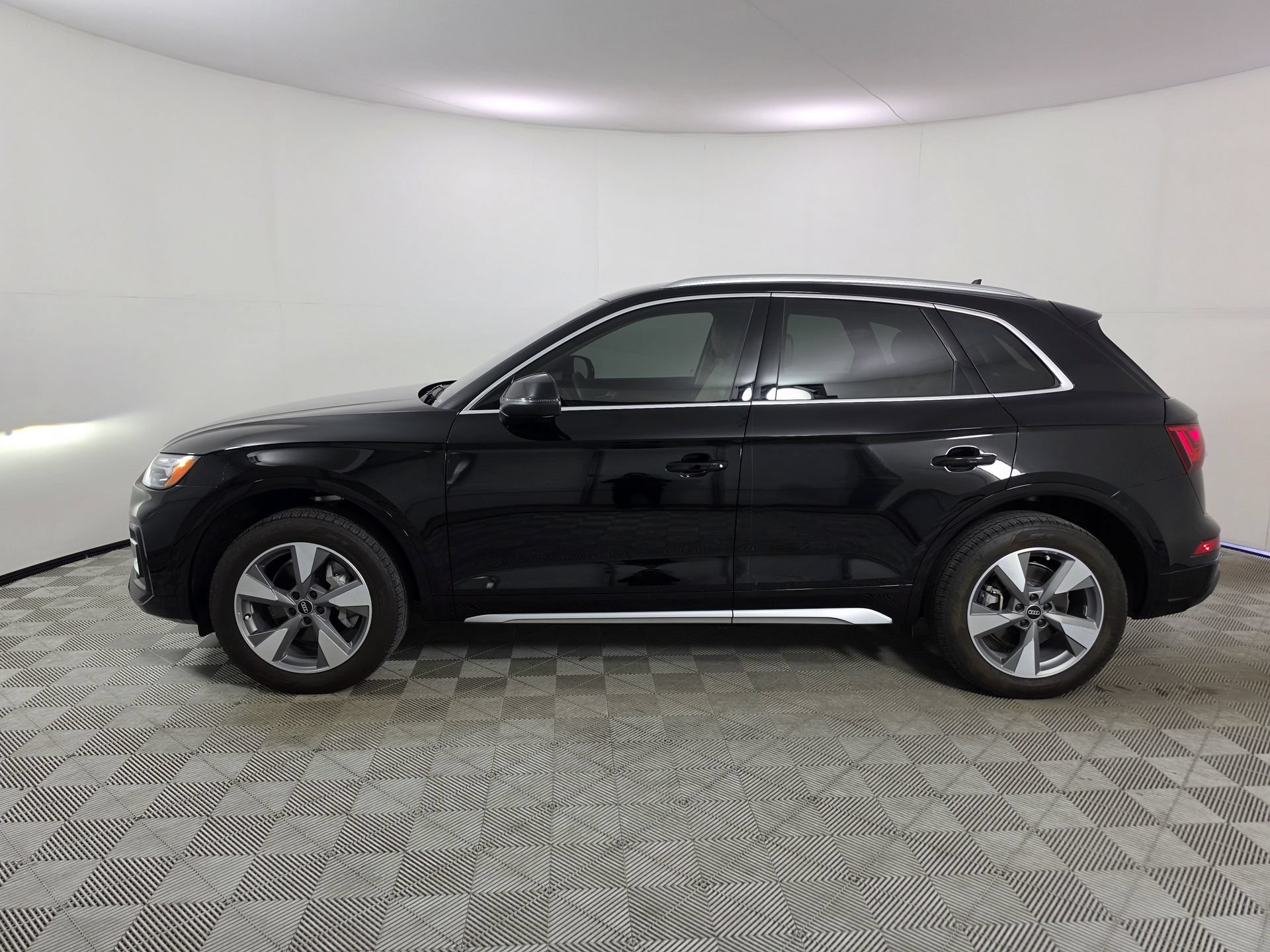 Used 2024 Audi Q5 Premium AWD/4WD image 37