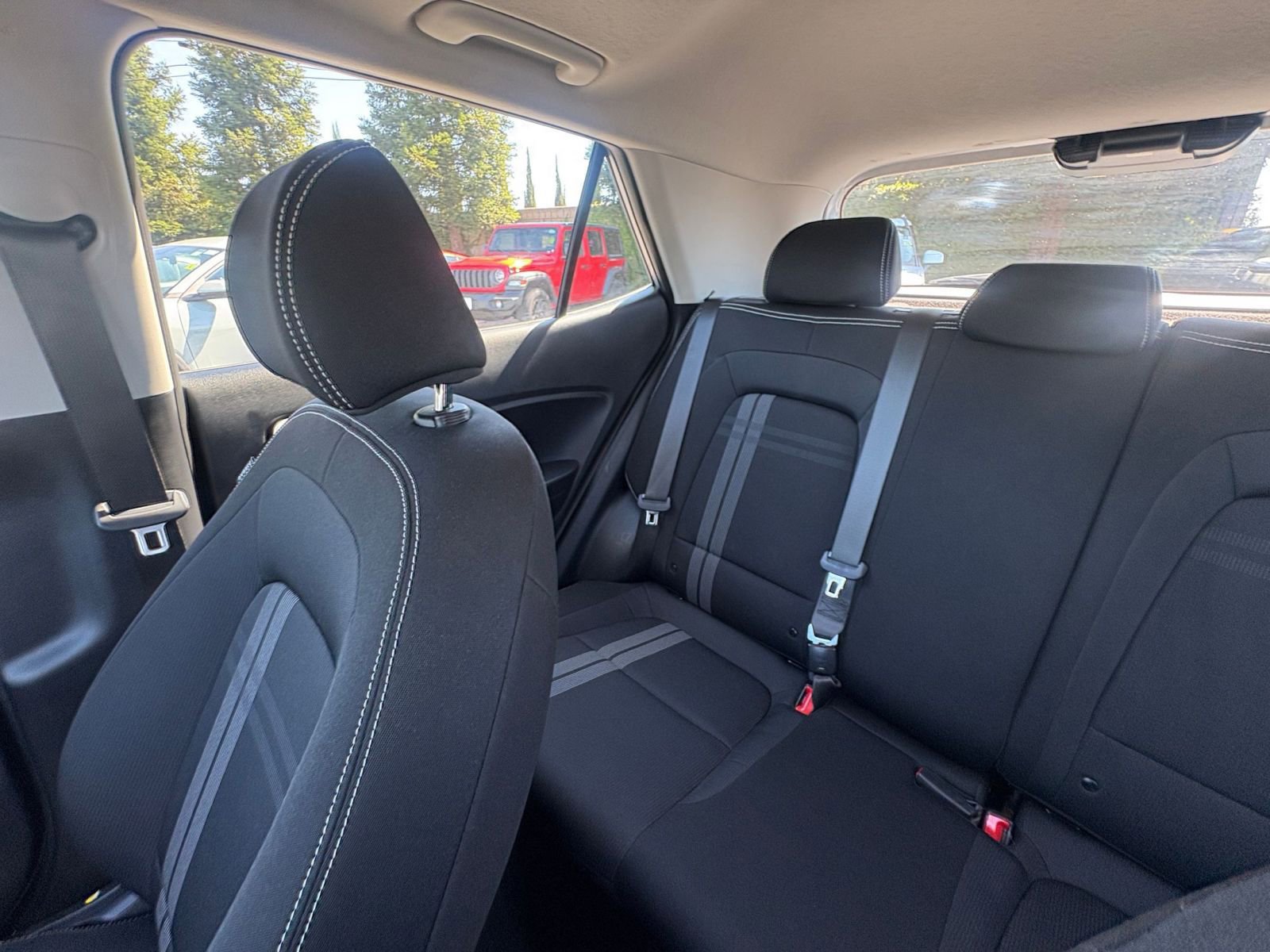 Used 2025 Hyundai Venue SEL image 38