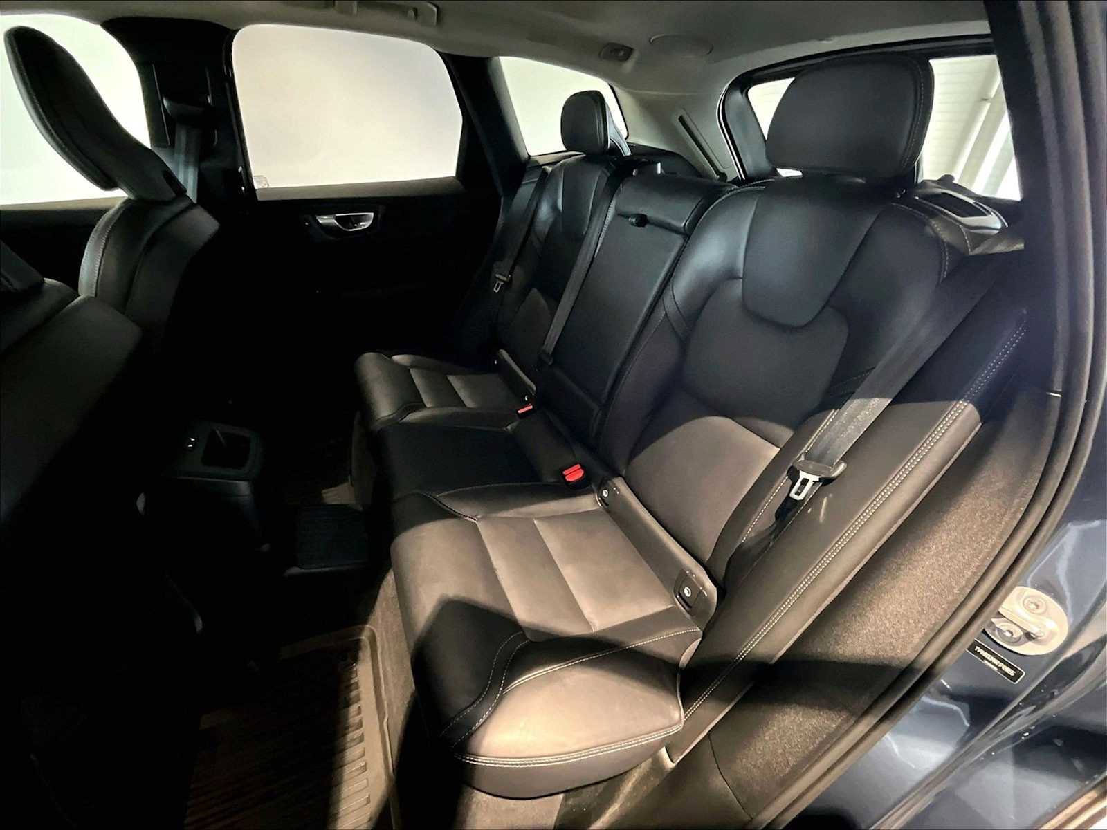 Used 2024 Volvo XC60 T8 Ultimate image 31