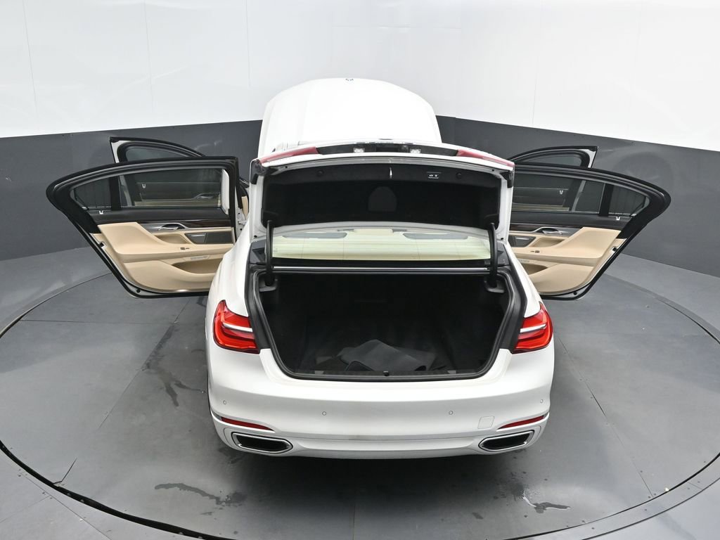 Used 2016 BMW 750i xDrive image 53